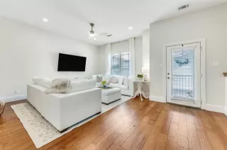 Photo #5: 21236522 Listing