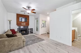 Photo #4: 21236644 Listing