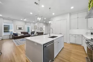 Photo #4: 21236977 Listing