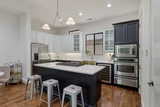 Photo #2: 21237489 Listing