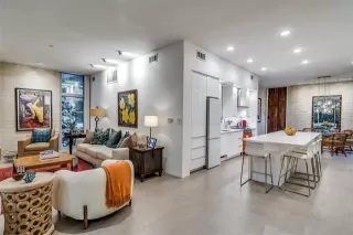 Photo #2: 21237507 Listing