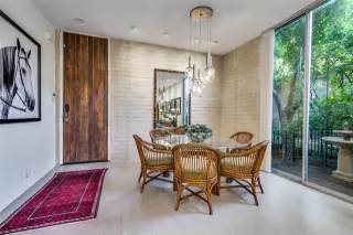 Photo #5: 21237507 Listing