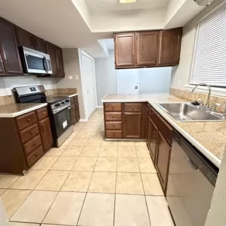 Photo #5: 21237602 Listing