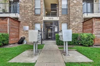 Photo #2: 21237609 Listing 