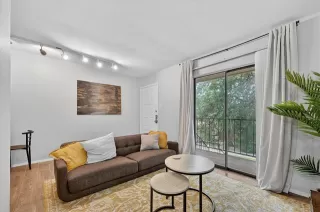 Photo #5: 21237609 Listing 