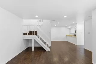 Photo #4: 21237941 Listing