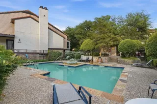 Photo #6: 21237941 Listing