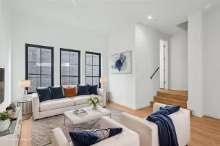 Photo #2: 21237944 Listing