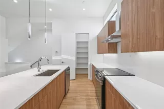 Photo #5: 21237944 Listing