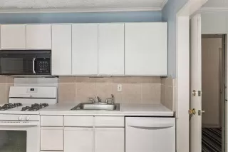 Photo #2: 21238005 Listing