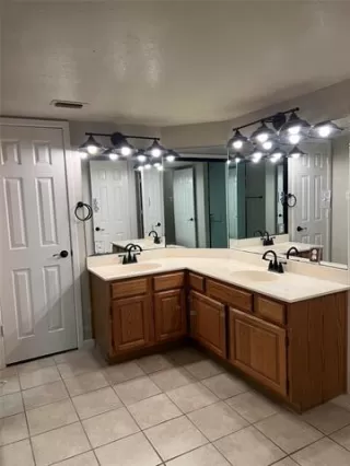 Photo #2: 21238793 Listing