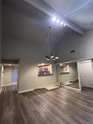 Photo #6: 21238793 Listing