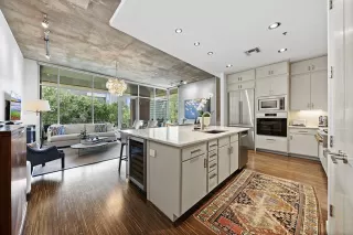 Photo #4: 21238868 Listing