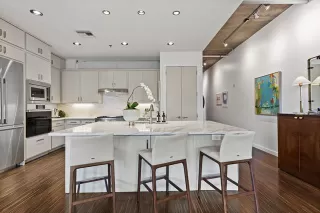 Photo #5: 21238868 Listing