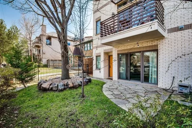 MLS: 21239162 Condo For Sale