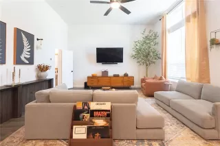 Photo #4: 21239233 Listing