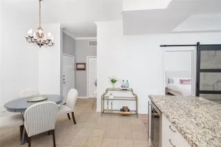 Photo #6: 21239378 Listing