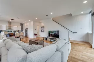 Photo #2: 21239916 Listing