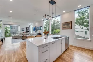 Photo #4: 21239916 Listing