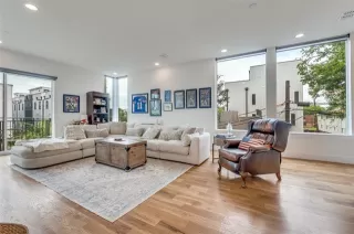 Photo #5: 21239916 Listing