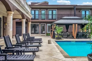 Photo #2: 21240378 Listing 