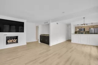 Photo #4: 21240378 Listing 