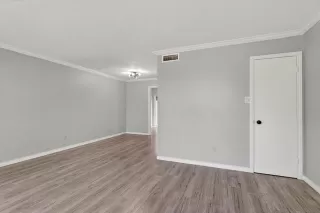 Photo #5: 21240561 Listing 