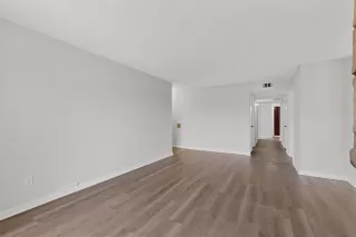 Photo #6: 21240602 Listing 