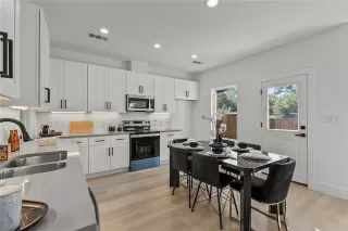 Photo #2: 21240698 Listing 