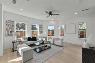 Photo #4: 21240698 Listing 