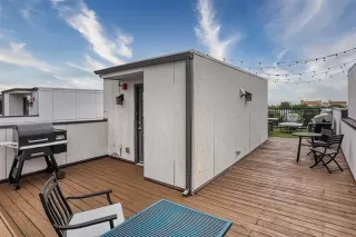 Photo #5: 21240878 Listing