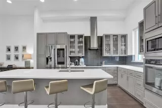 Photo #6: 21240878 Listing