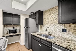 Photo #2: 21242801 Listing 