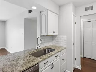 Photo #4: 21244845 Listing 