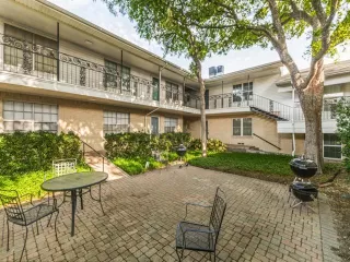 Photo #3: 21246648 Listing 
