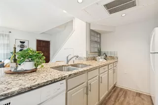 Photo #5: 21247431 Listing 