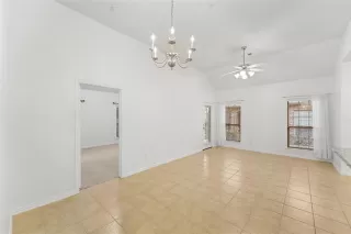 Photo #5: 21248713 Listing 