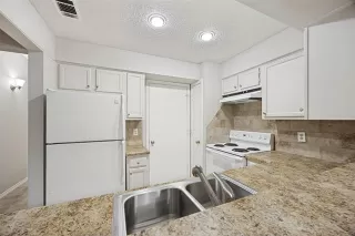 Photo #5: 21249419 Listing 