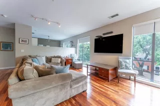 Photo #5: 21250006 Listing