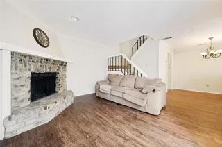 Photo #4: 21251277 Listing