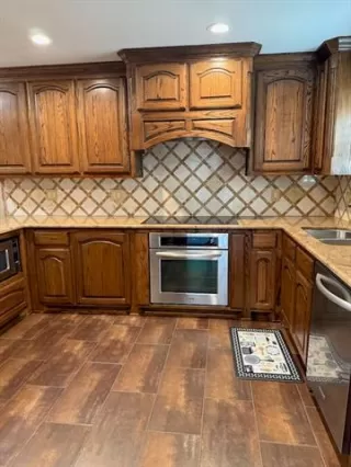 Photo #4: 21251424 Listing