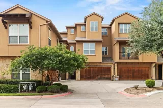 More Details about MLS # 21252100 : 2660 VENICE DRIVE #5