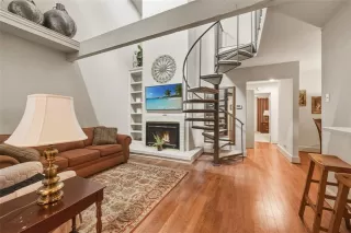 Photo #5: 21252187 Listing