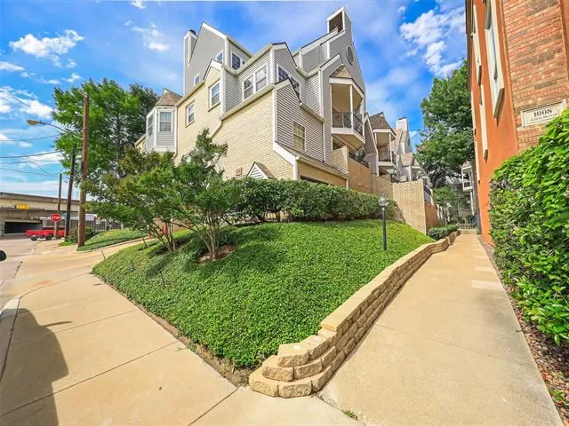 MLS: 21252483 Condo For Sale