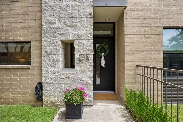 MLS: 21252762 Condo For Sale