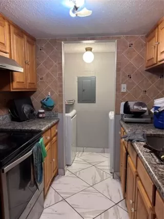 Photo #6: 21253456 Listing