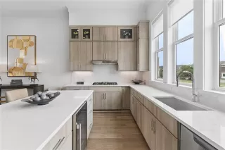 Photo #2: 21253548 Listing