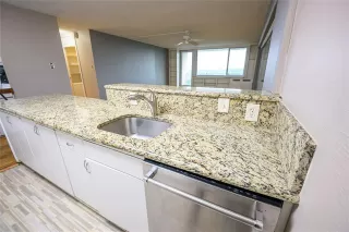 Photo #5: 21255749 Listing