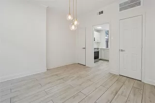 Photo #6: 21255890 Listing