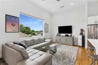 Photo #3: 21256139 Listing 